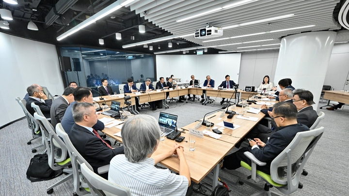 特首政策組專家組今日在政府總部舉行首次會議。政府新聞處圖片