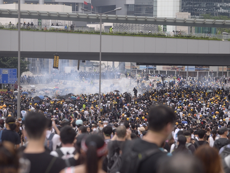 警方施放催淚彈清場。資料圖片