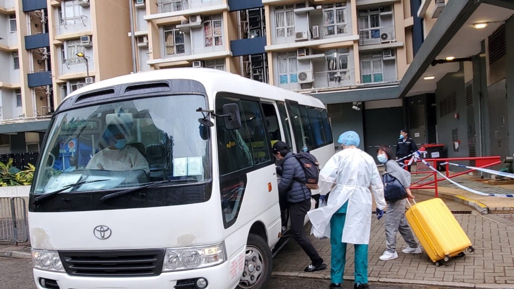 逸葵樓有多名居民被視為密切接觸者,安排到竹篙灣隔離。