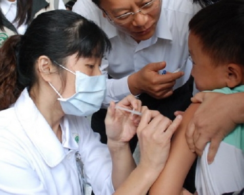 台灣安排學生接種H1N1流感疫苗。網上圖片