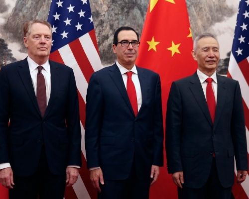 劉鶴（右）將與萊特希澤（左）、努欽（中）會面。AP圖片