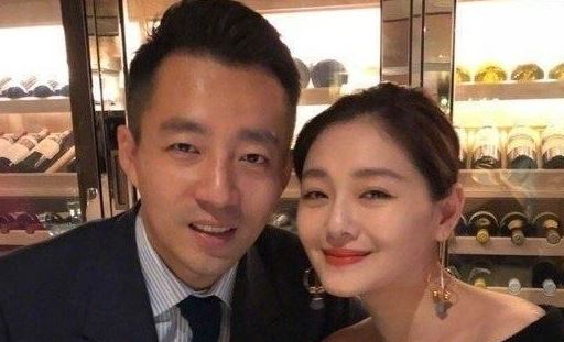 兩人上月一同發聲明宣佈離婚。