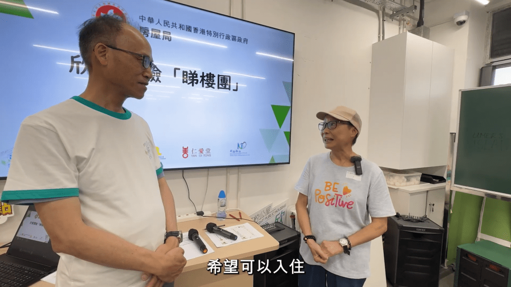 亦有街坊難掩興奮,希望可以盡快入住,形容十分期待。 亦有街坊難掩興奮,希望可以盡快入住,形容十分期待。