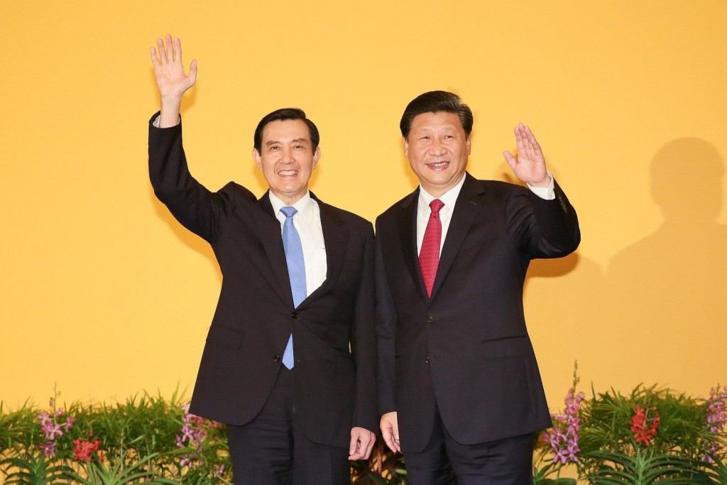 马英九与习近平于2015年11月7日在新加坡举行的会面。台北总统府图片