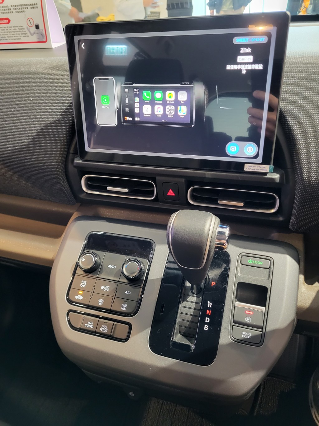 全新本田Honda Freed e:HEV中控台大型触屏支援Apple CarPlay