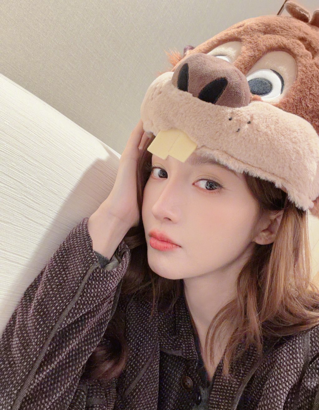 女星金晨被爆涉嫌交通肇事逃逸。微博@金晨