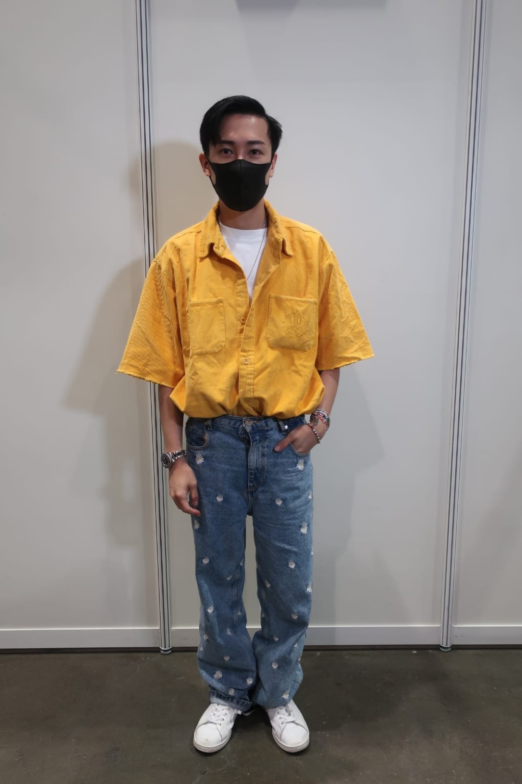 馬天佑的工作室幫莫文蔚新歌設計造型,但因服裝引起爭議。