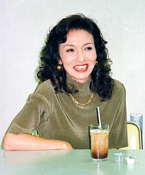中山麻理有「元祖冷艷美女」之稱。