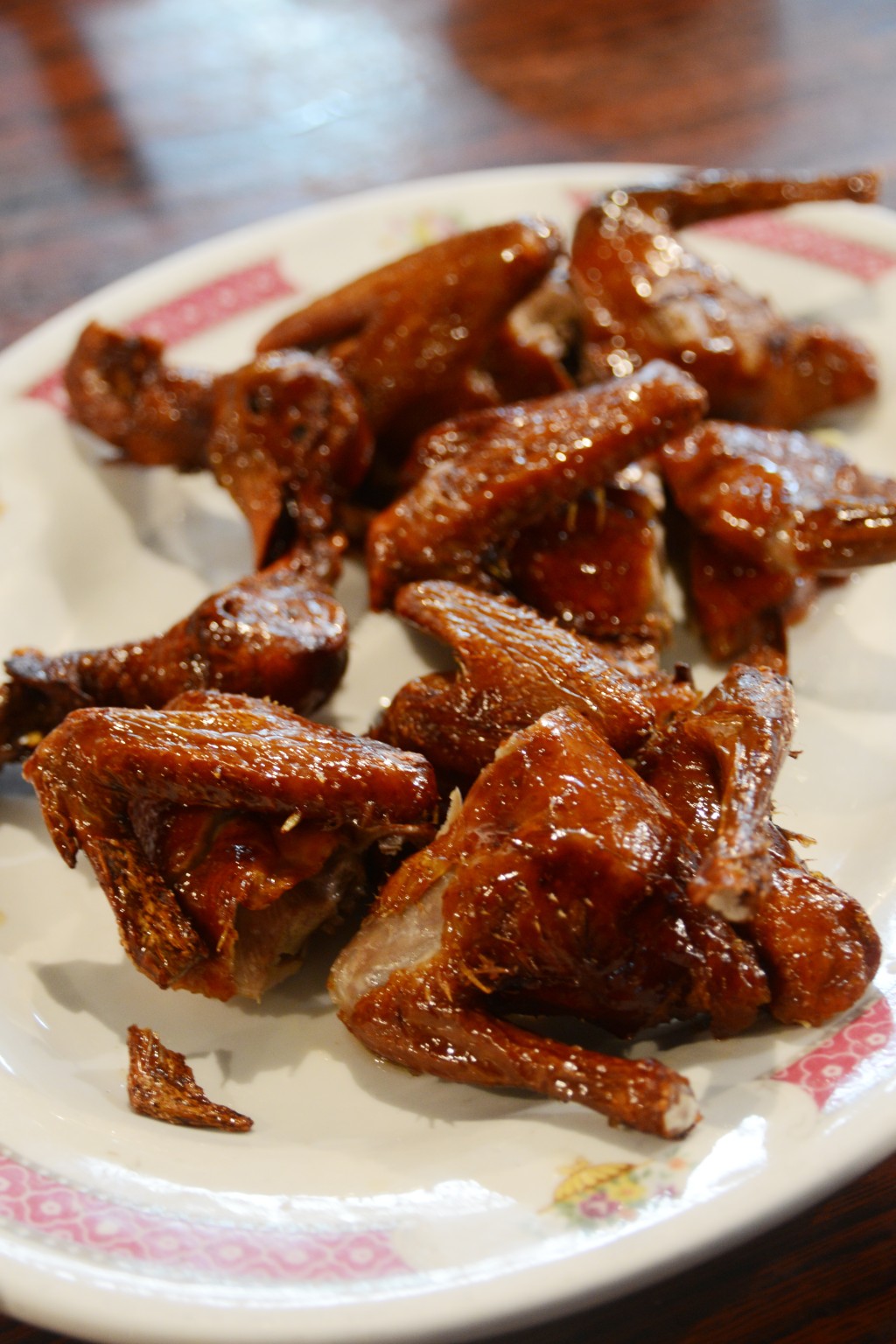   BB軟骨鴿是「天祥」大牌檔的招牌菜之一。