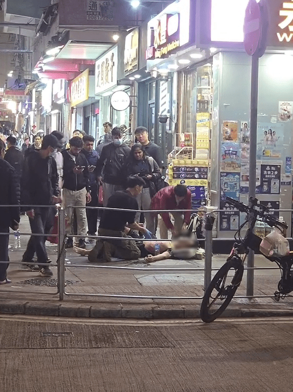 有熱心市民協助急救。FB：Joy Su@土瓜灣之友