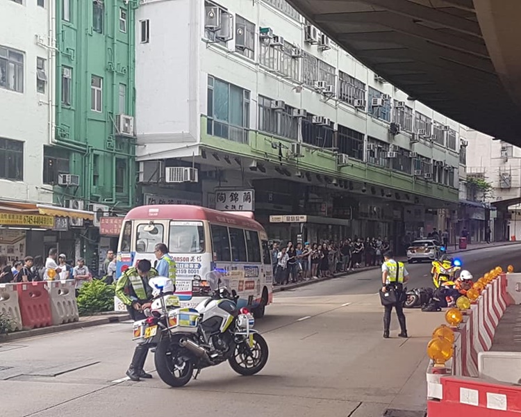 警員到調查。圖:網民Andrew Ho香港突發事故報料區