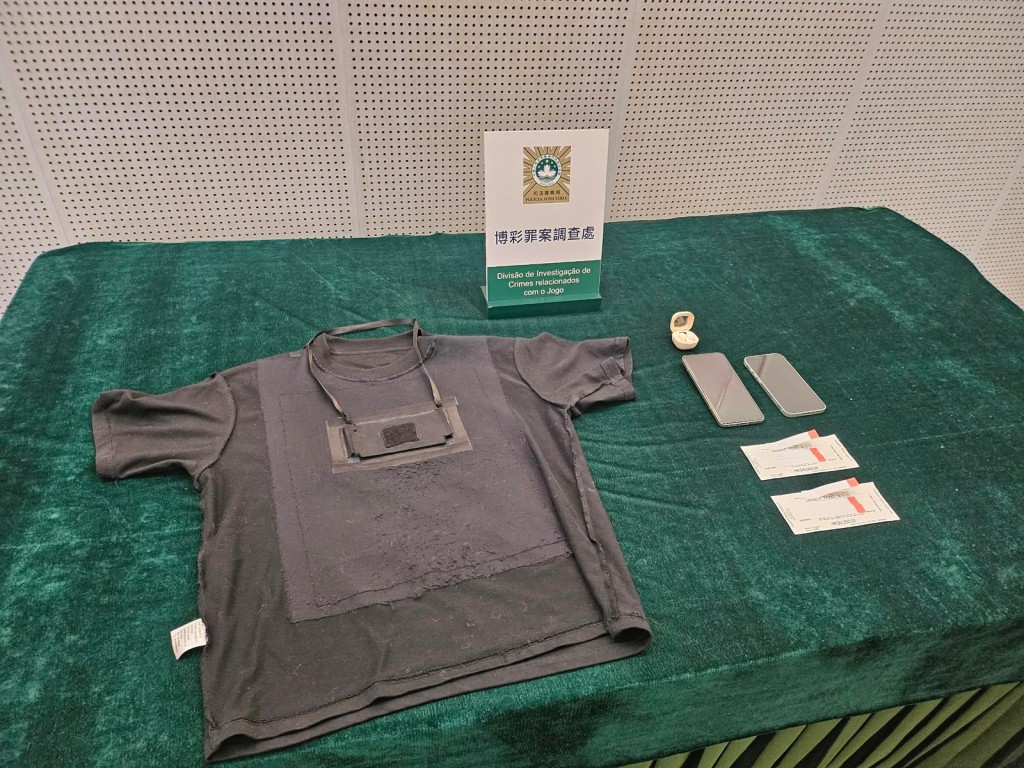 服飾經過改裝。 服飾經過改裝。