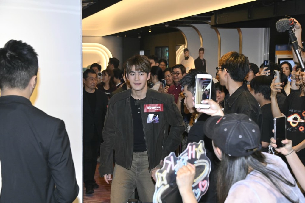 魏浚笙有好多支持者。