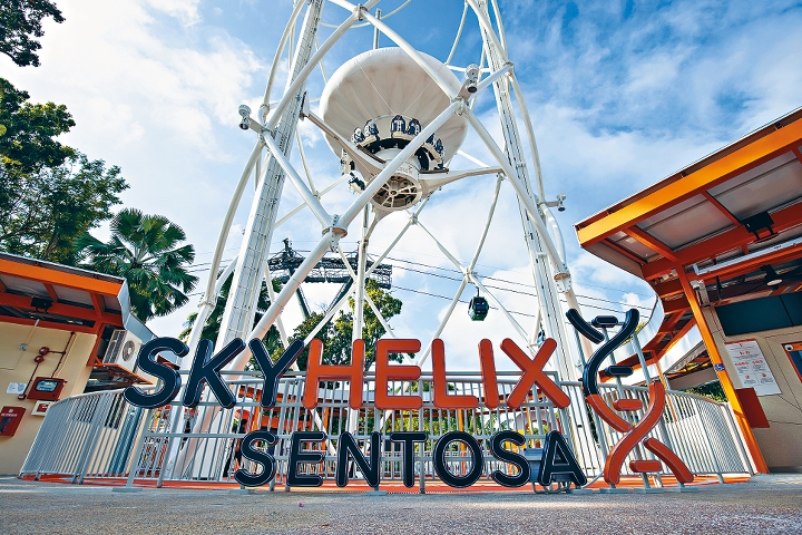 去年年底開幕的聖淘沙天空喜立，是獅城最高的露天全景遊樂設施。