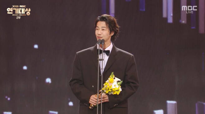《魔女的游戏》李贤钖获颁日日连续剧男子优秀演技奖。