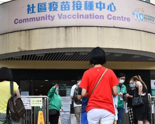 過去一日，共有約64,900人接種了疫苗。