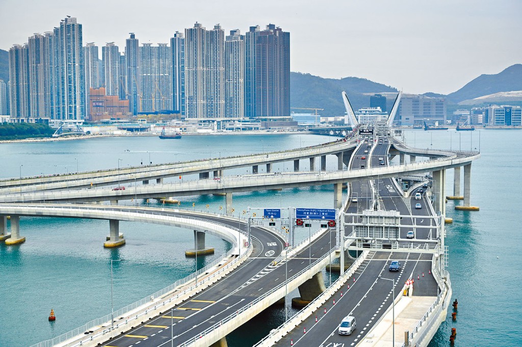 將藍隧道及連接路通車，運輸署表示正研究過海巴士路綫。