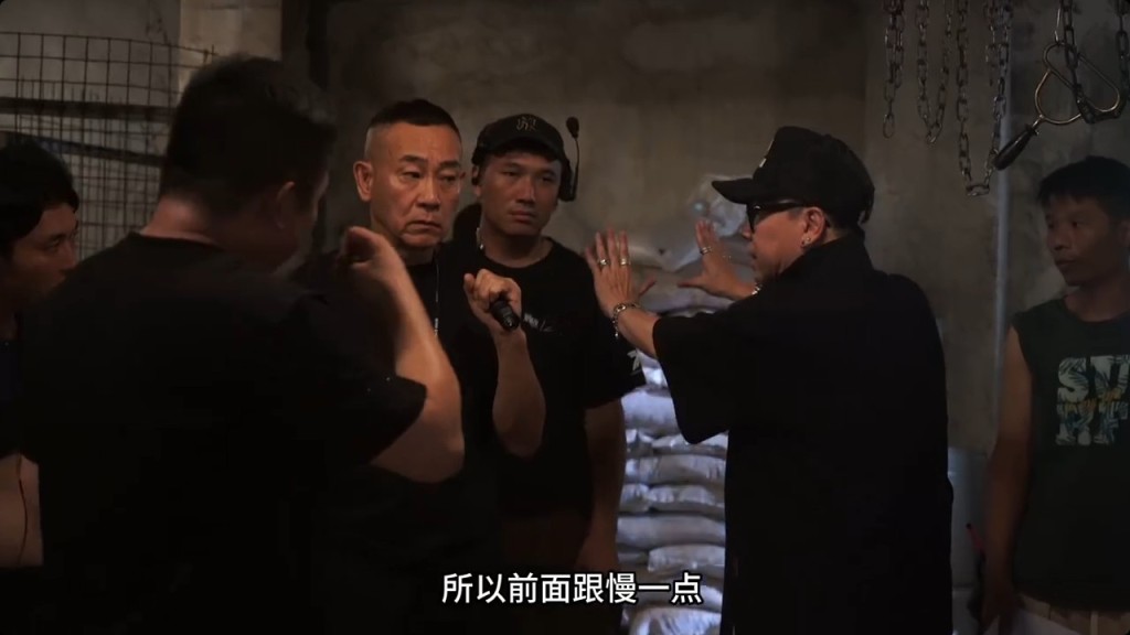 林保怡綵排某動作場口時,竟忽然興起先後槍指導演及張振朗下體,感覺拍攝氣氛愉快輕鬆。 林保怡綵排某動作場口時,竟忽然興起先後槍指導演及張振朗下體,感覺拍攝氣氛愉快輕鬆。