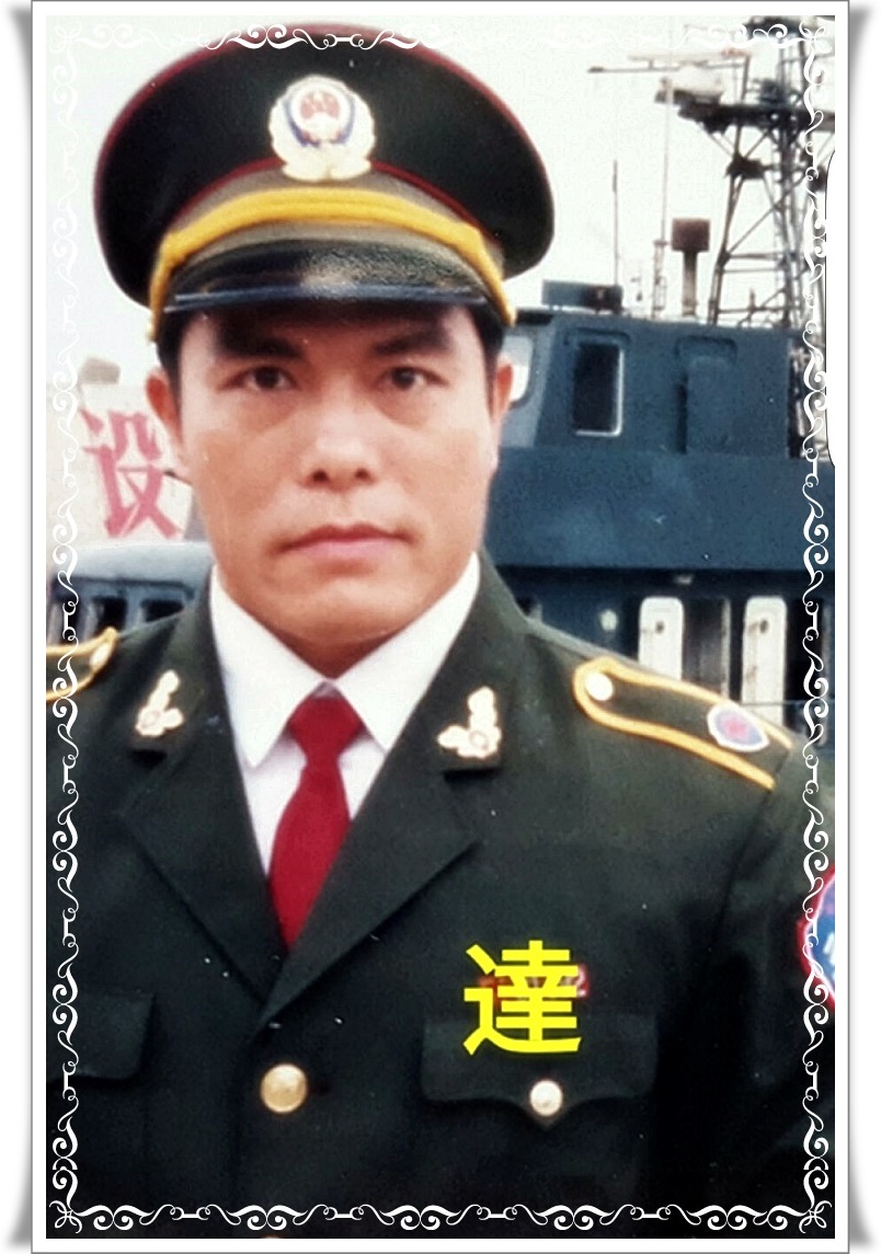 除了在幕前的成就外，黄加达曾受聘担任香港、澳门、美国、韩国等10多个国家和地区的军警武术教练。  ​