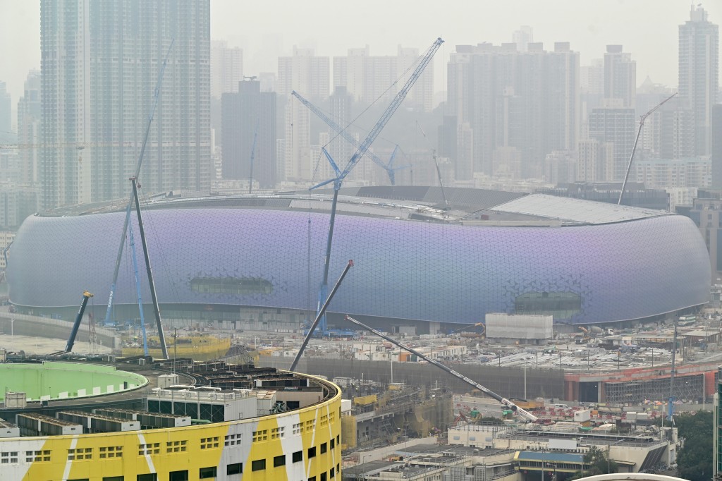 启德体育园是本港未来举办盛事的核心场馆，施工进入最后阶段。锺健华摄