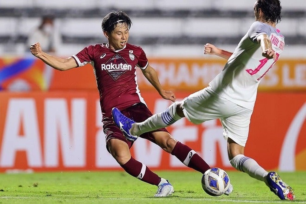 鄉家友太（左）能勝任前鋒、中場以至後衞，非常全能。網上圖片