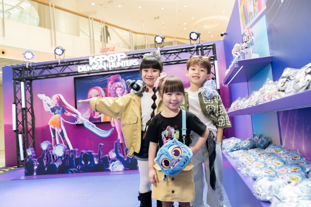 期间限定店以HUNTR_X演唱会舞台为灵感，呼应动画中的猎魔元素。（图片来源：ELEMENTS圆方）