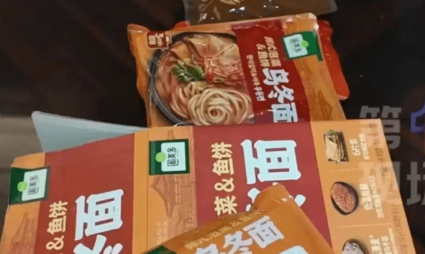 山姆乌冬面吃出蛆虫。（网图）