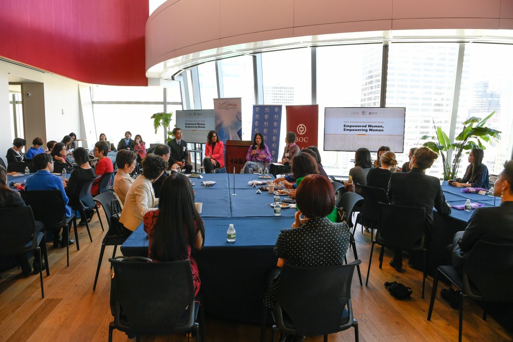 香港驻纽约经贸办与美国中国总商会合办题为「妇女赋权．提升女性地位」的午餐会，吸引超过40位来自纽约智库、商界、创意产业和体育界的女性领袖参加。
