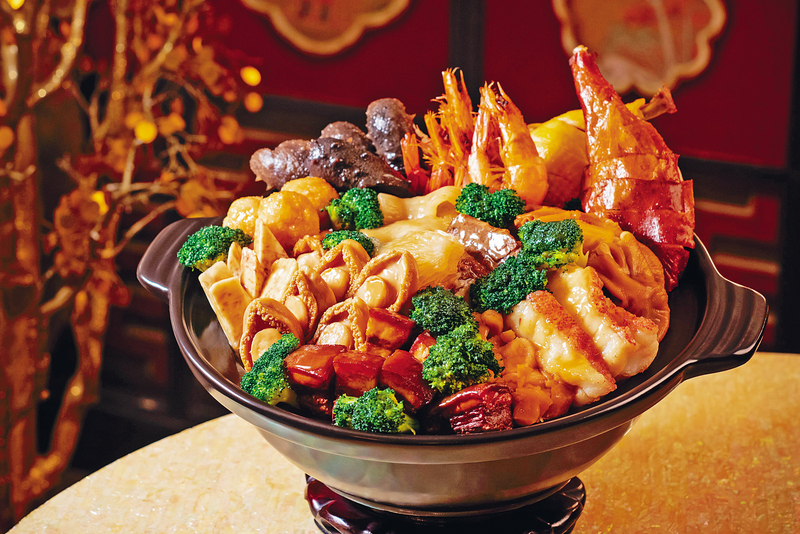 牛年十八盆菜
有十八種矜貴的珍饈海味及生猛海產，配合講究賣相及精緻擺盤，色香味俱全。