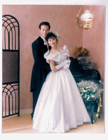 1989年，郑少秋即与官晶华在台湾再婚，亦重此被冠上「负心人」之名。