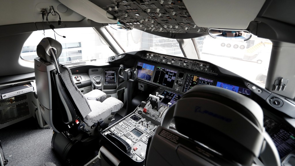 波音787“梦幻客机”的驾驶舱。 路透社