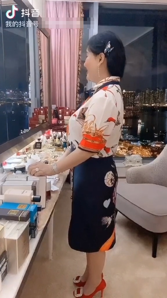 蔡天凤生前为五姐设计衣帽间。