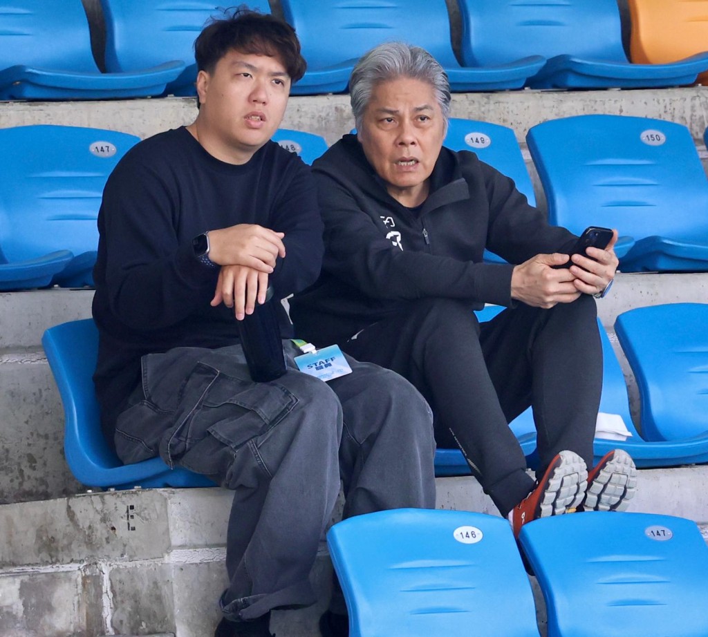 中國香港棍網球總會主席方剛（右）對球隊躋身2027年終極奧運資格賽充滿信心。徐嘉華攝 