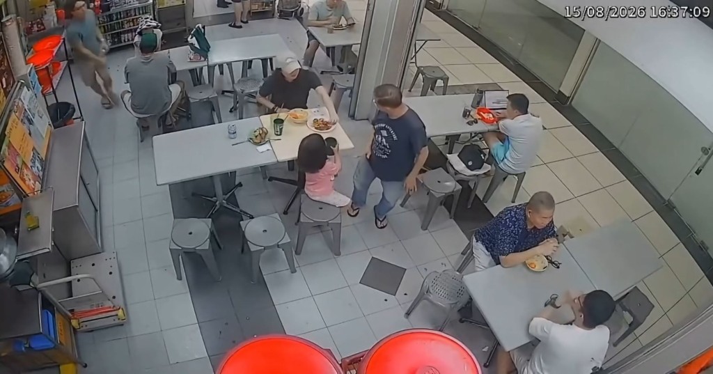 楊松坤擅摸得意妹頭被女童父親扯跌。