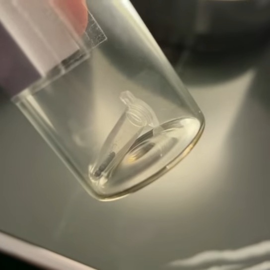 估不到妹妹的晶片竟然在火化後,完整無缺。 估不到妹妹的晶片竟然在火化後,完整無缺。