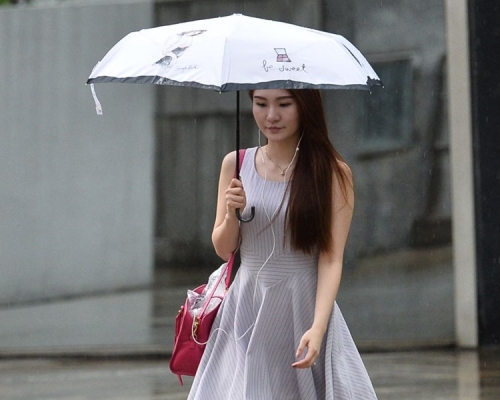 天文台表示,短期內香港廣泛地區可能受大雨影響。