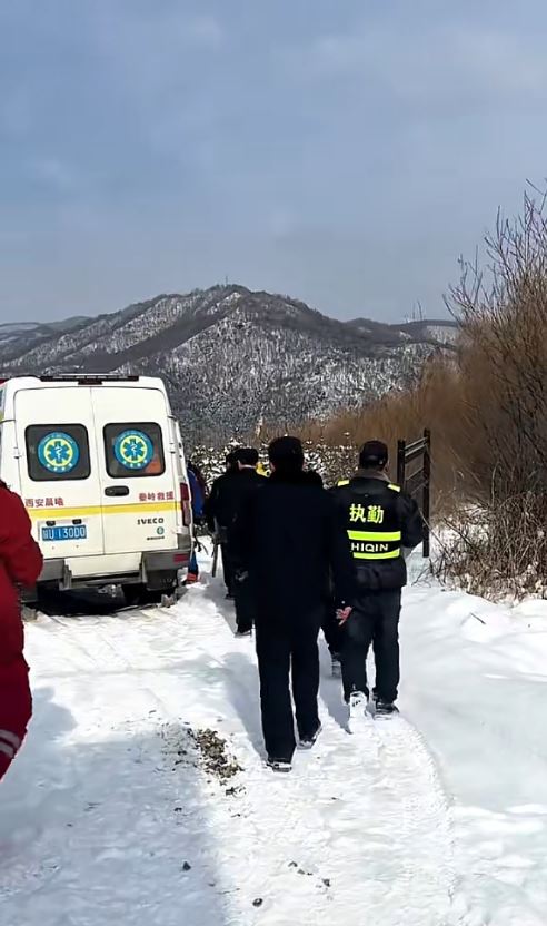 5人違規穿越鰲太線，將手機調至「飛行模式」，阻礙搜救最終3人罹難。