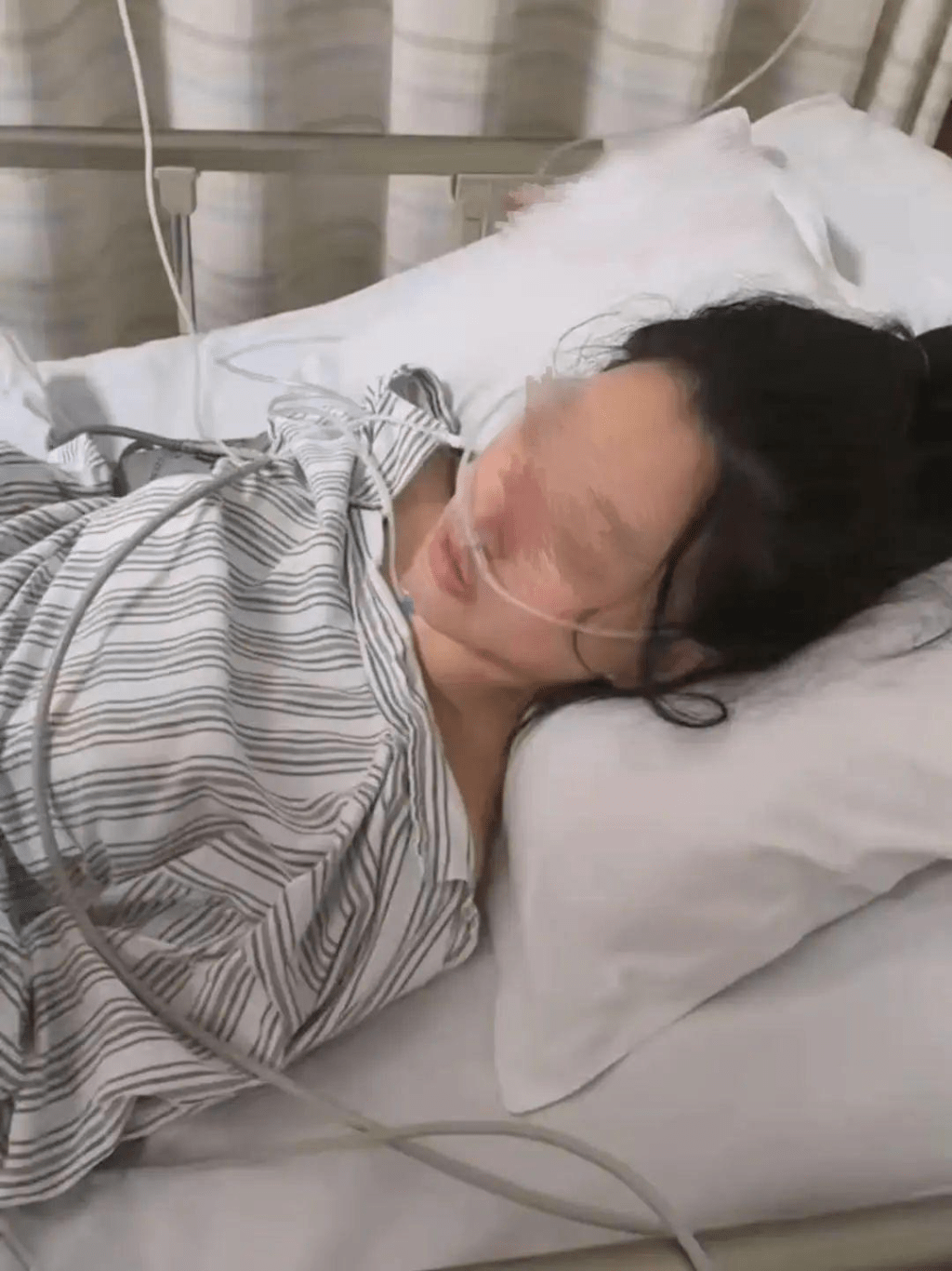 女事主遭挾持被捅數刀。 女事主遭挾持被捅數刀。