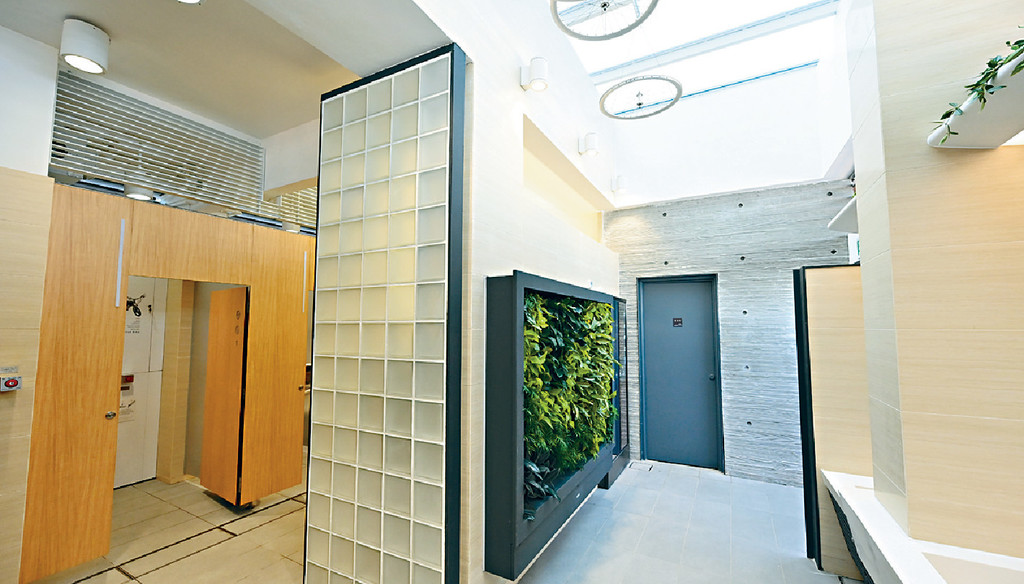 ■白石角公廁內部。
