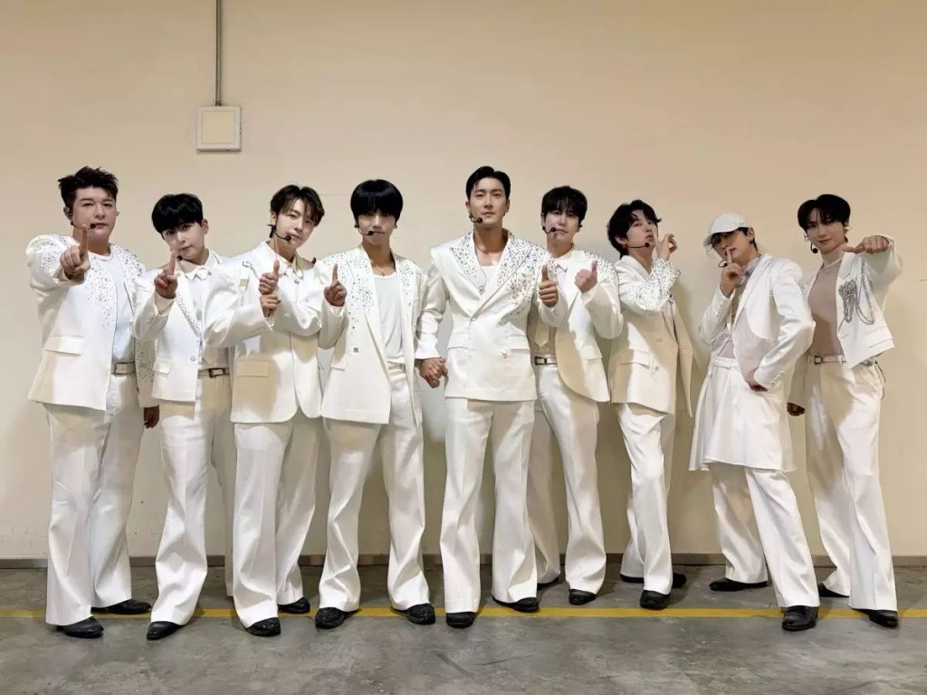 SUPER JUNIOR以團體及粉絲E.L.F名義捐出100萬港元。