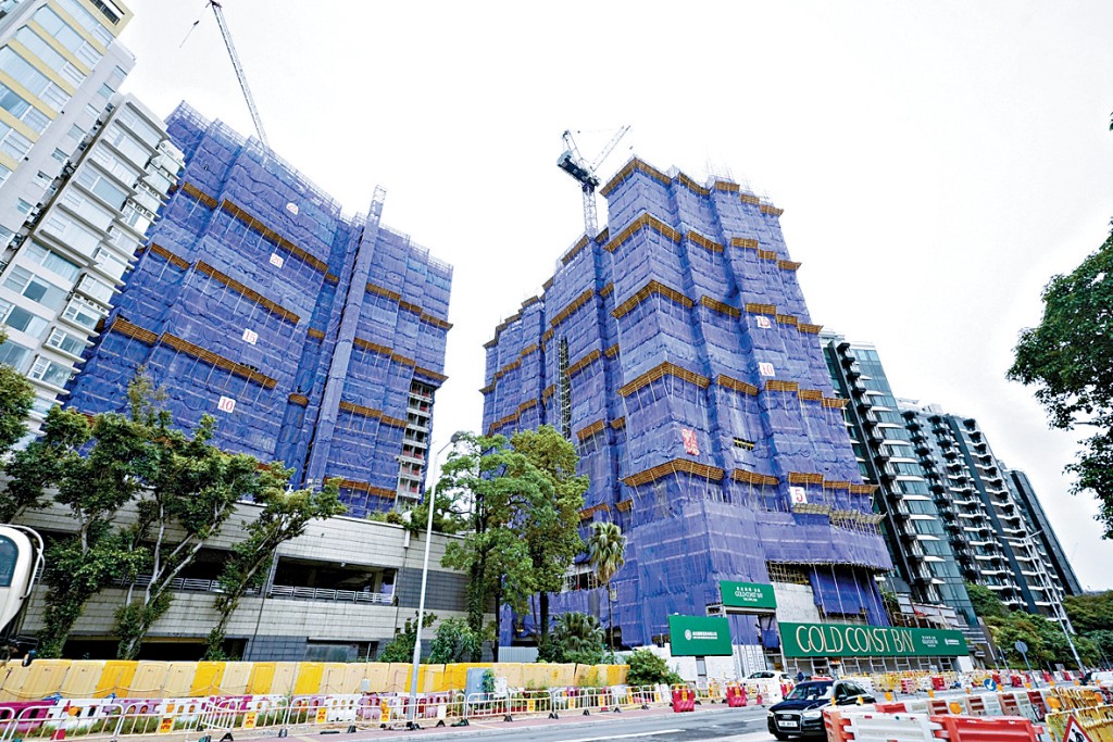 黃金海灣.意嵐今日以先到先得發售139伙,折實入場價223.4萬。