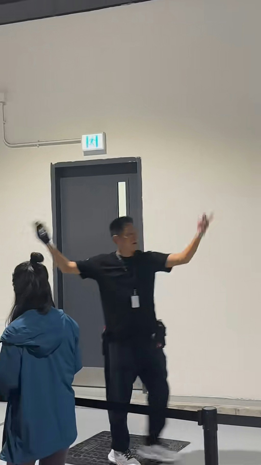 楊證樺近日為謝霆鋒演唱會擔任保安工作,成為台下另類焦點。 楊證樺近日為謝霆鋒演唱會擔任保安工作,成為台下另類焦點。