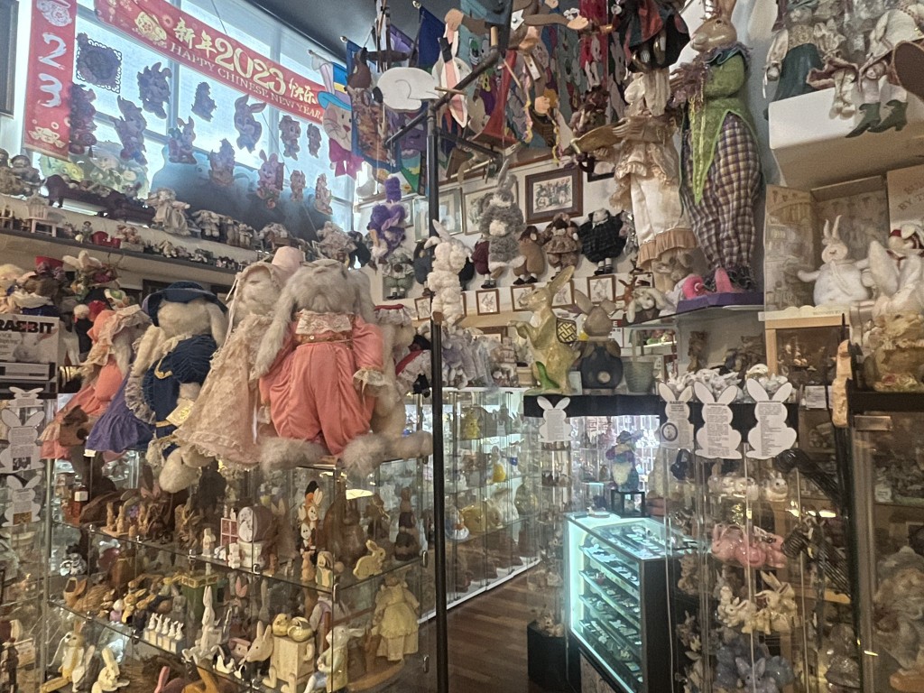 粉丝贴出旧照怀念「兔子博物馆」（Bunny Museum）。 X