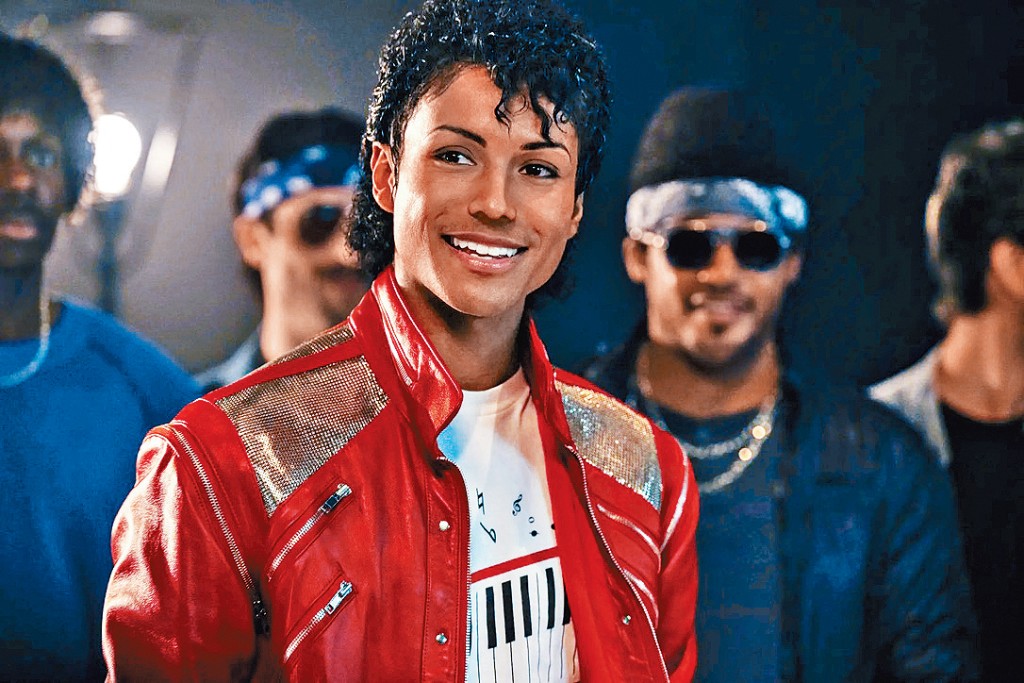 《米高積遜》首周末票房預收1億美元，有望刷新音樂傳記片開畫紀錄。