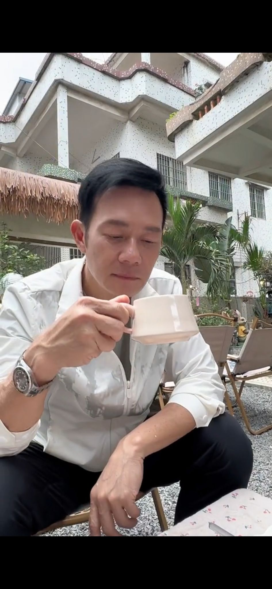 輝哥有空的時間喜歡飲咖啡，輕鬆一下。