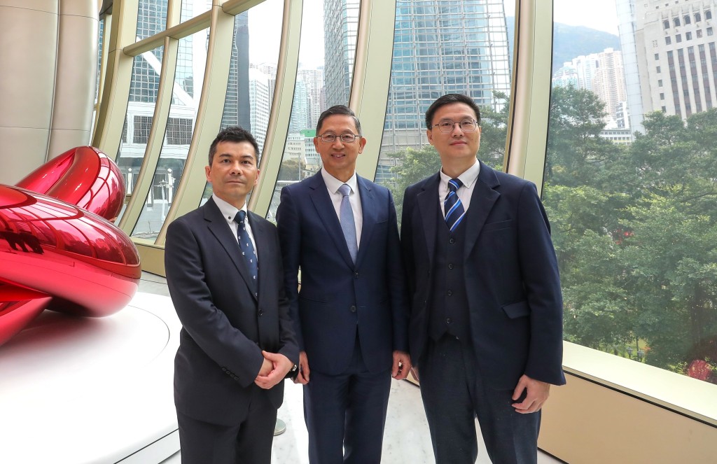 黃志明建築工程師有限公司董事總經理黃志明工程師太平紳士(中)、董事梁志雄工程師(左)及游立仁工程師(右)。 黃志明建築工程師有限公司董事總經理黃志明工程師太平紳士(中)、董事梁志雄工程師(左)及游立仁工程師(右)。