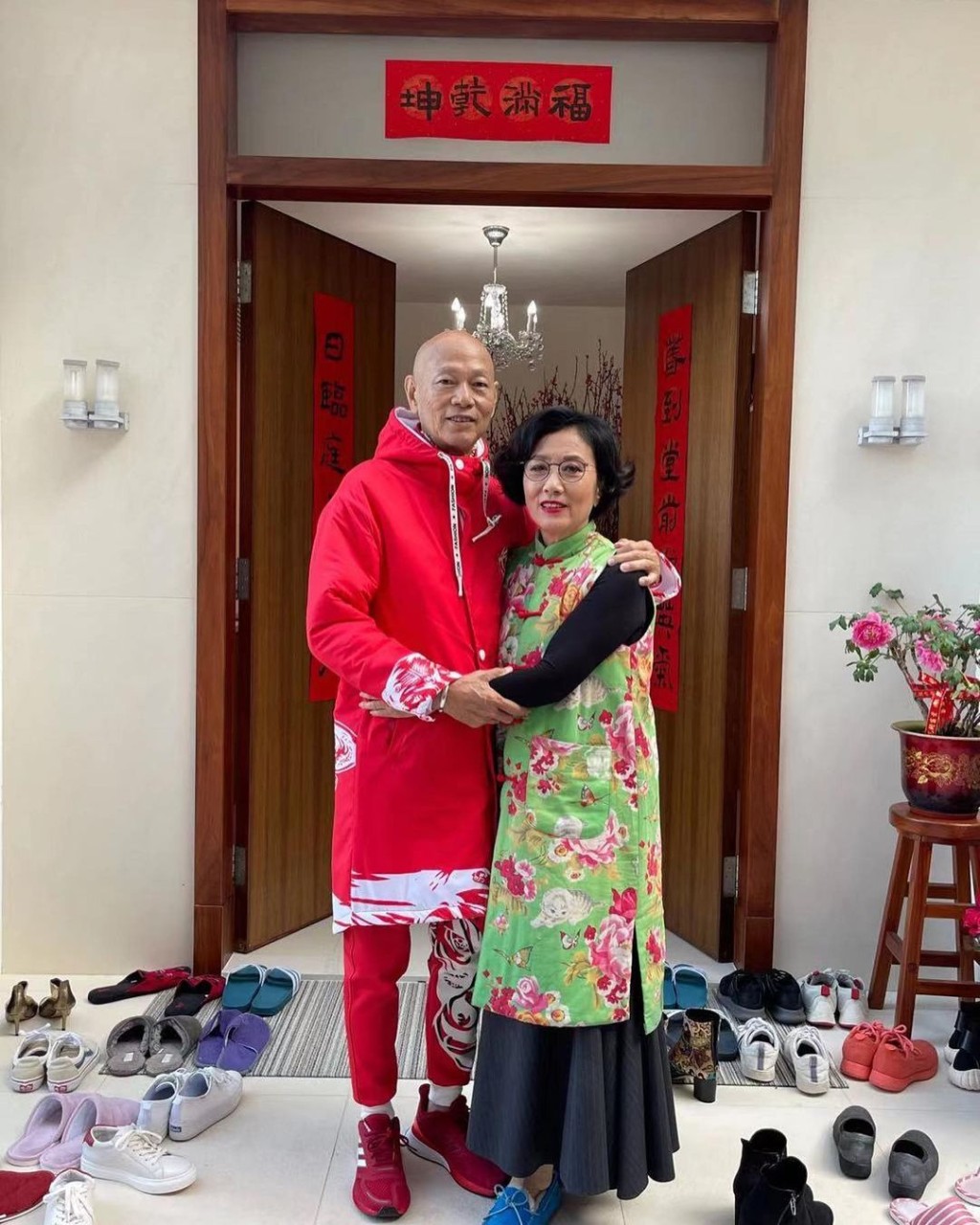 家英哥早前在港過農曆新年，現時要為電影開工，正於上海接受隔離。