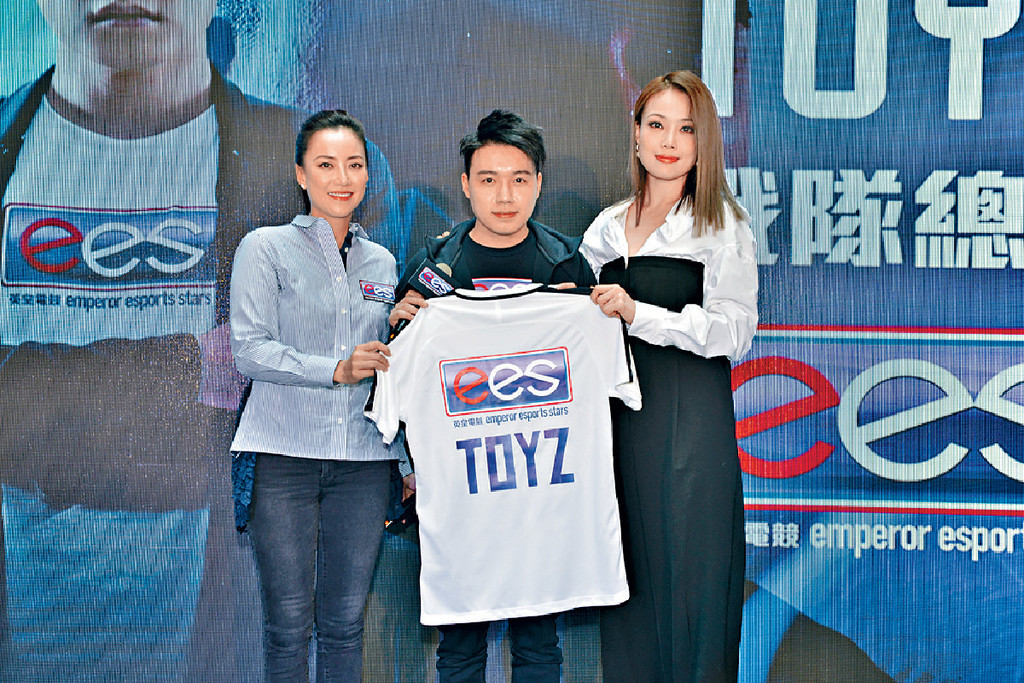 ■英皇電競成功邀得香港首位「英雄聯盟」世界冠軍劉偉健Toyz(中),加盟成為戰隊總監。