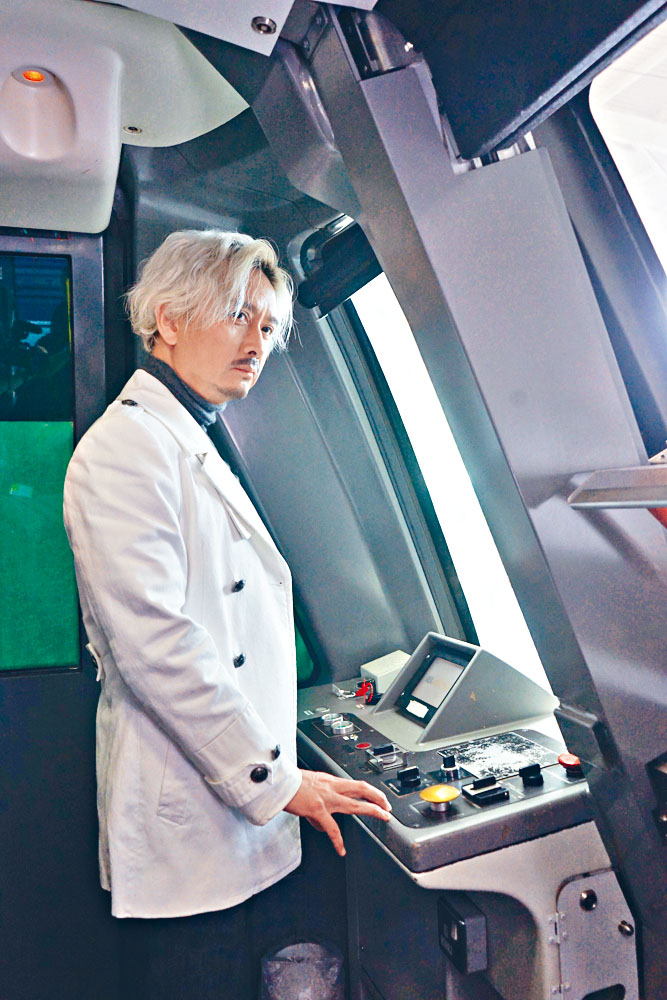 謝君豪有機會到列車駕駛室中拍攝，他坦言大開眼界。