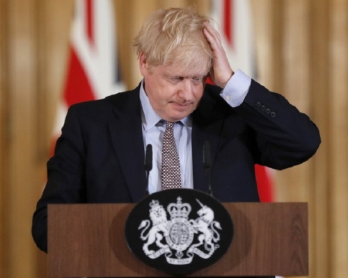 英國首相約翰遜在首相府舉行新聞發佈會。AP